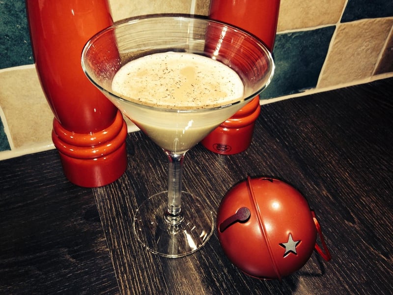 Spiced Eggnog with Cinnamon Sprinkle
